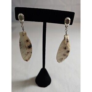 Shell carved earrings